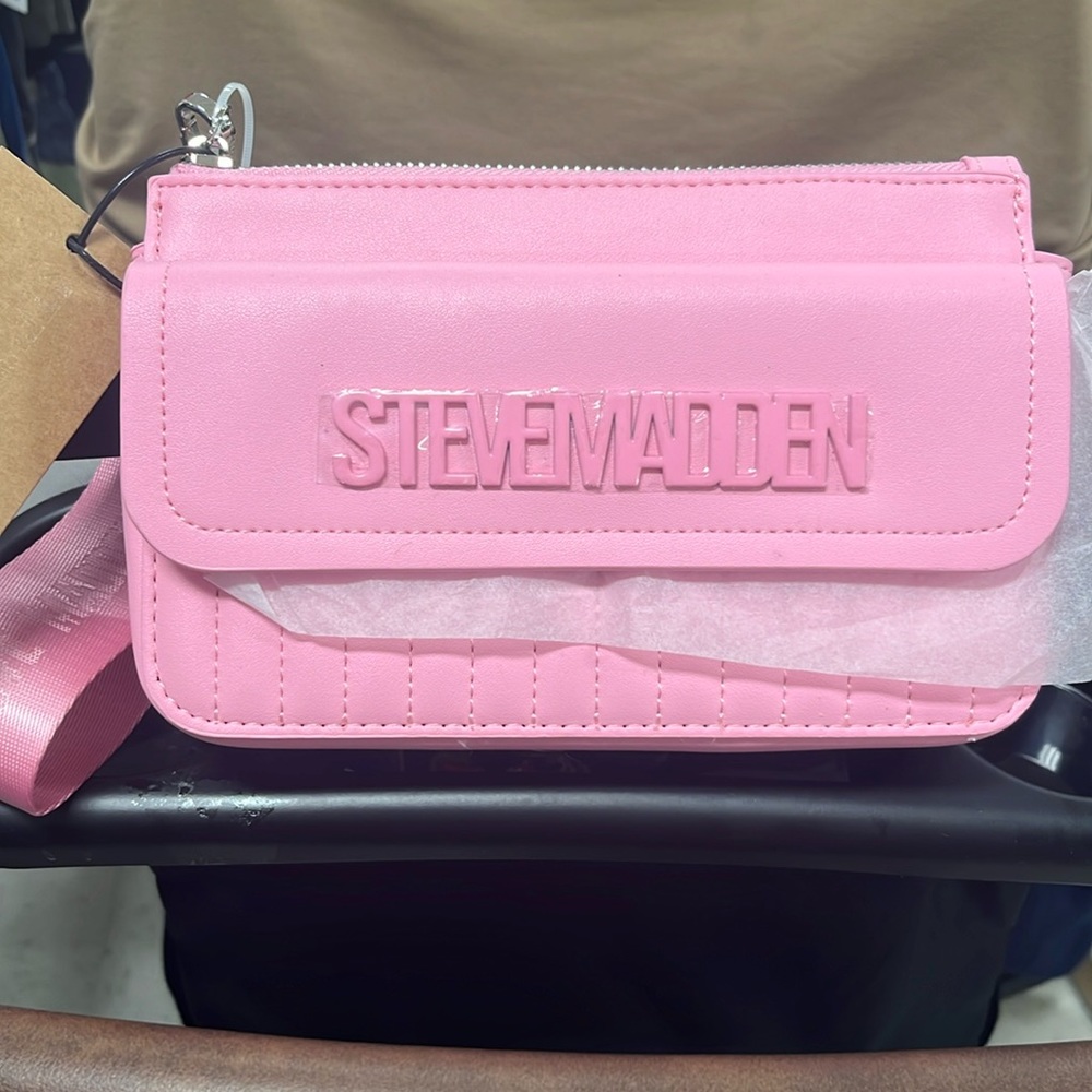 NWT Steve Madden Wristlet